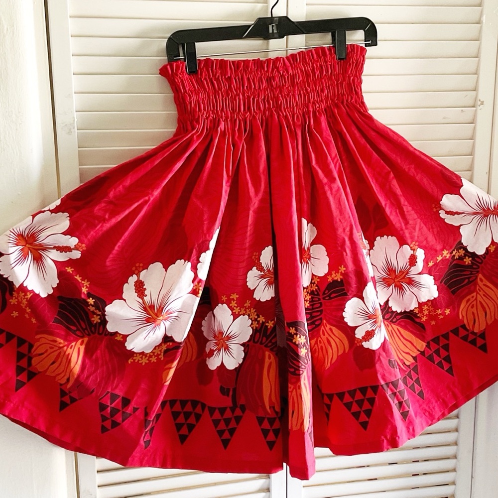 HAWAII Hula red skirt w/ Hisbiscus flowers